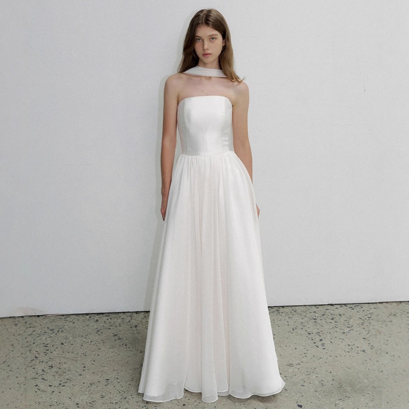 Minimally Designed Strapless W - Photography Lighting Basics recensione e prezzo
