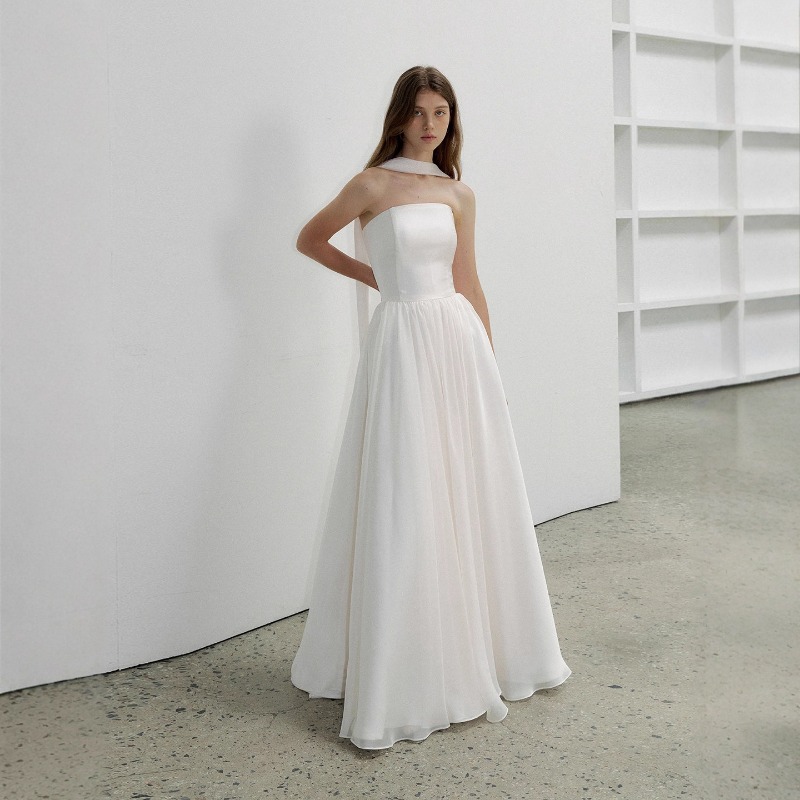 Minimally Designed Strapless W - Photography Lighting Basics recensione e prezzo