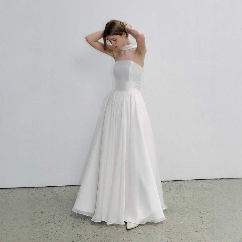 Minimally Designed Strapless W - Photography Lighting Basics recensione e prezzo