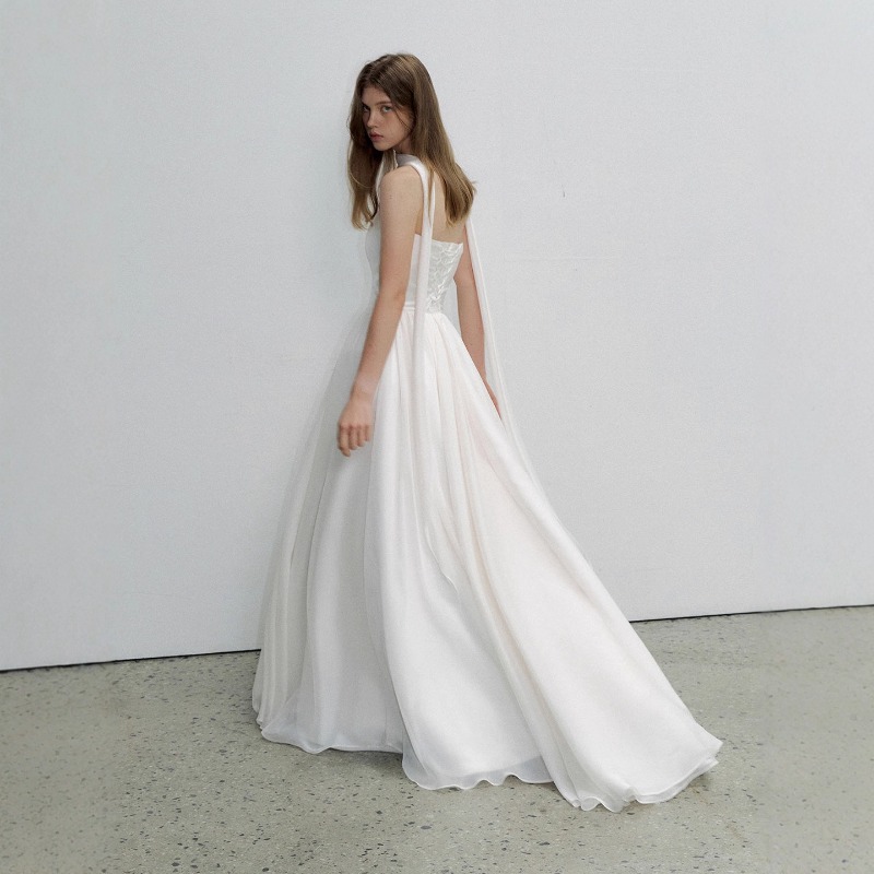 Minimally Designed Strapless W - Photography Lighting Basics recensione e prezzo